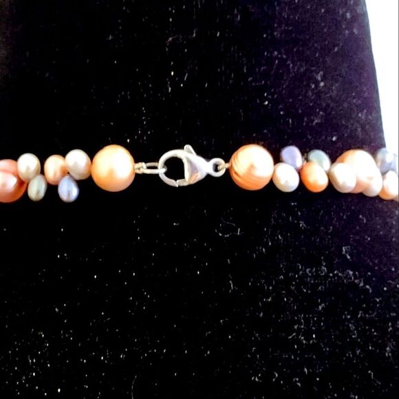 CULTURED PEARL NECKLACE WITH REMOVABLE MOTHER OF PEARL PENDANT - Picture 7 of 9